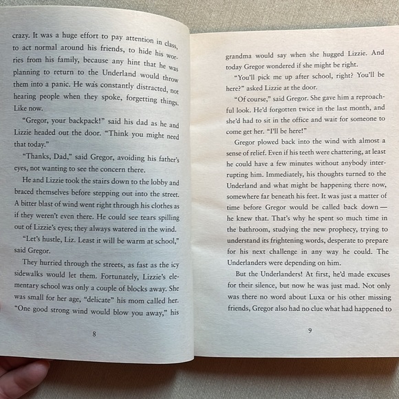 📚2/$6 Gregor and the Curse of the Warmbloods #3 in the Underland Chronicles - Picture 12 of 12